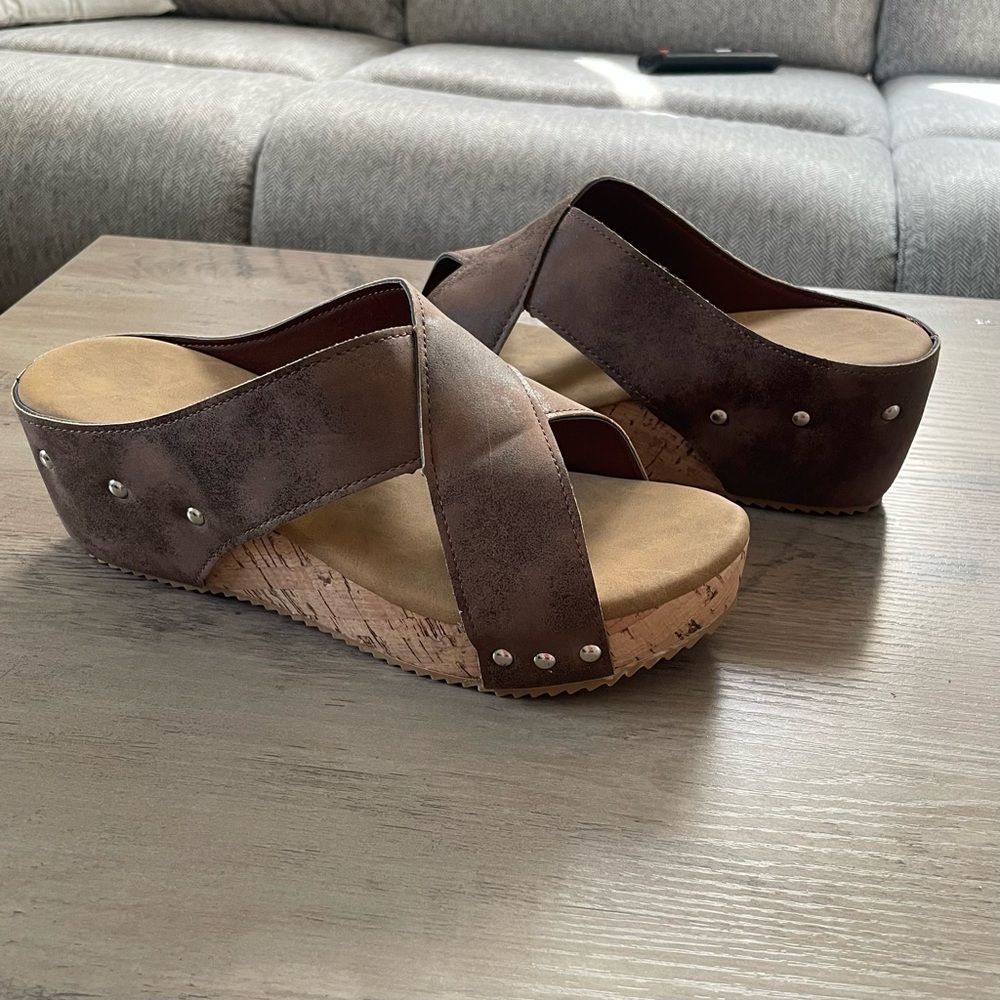 New Platform Wedge Brown Faux Suede Leather Studded Sandals- Price Firm! - Picture 4 of 7